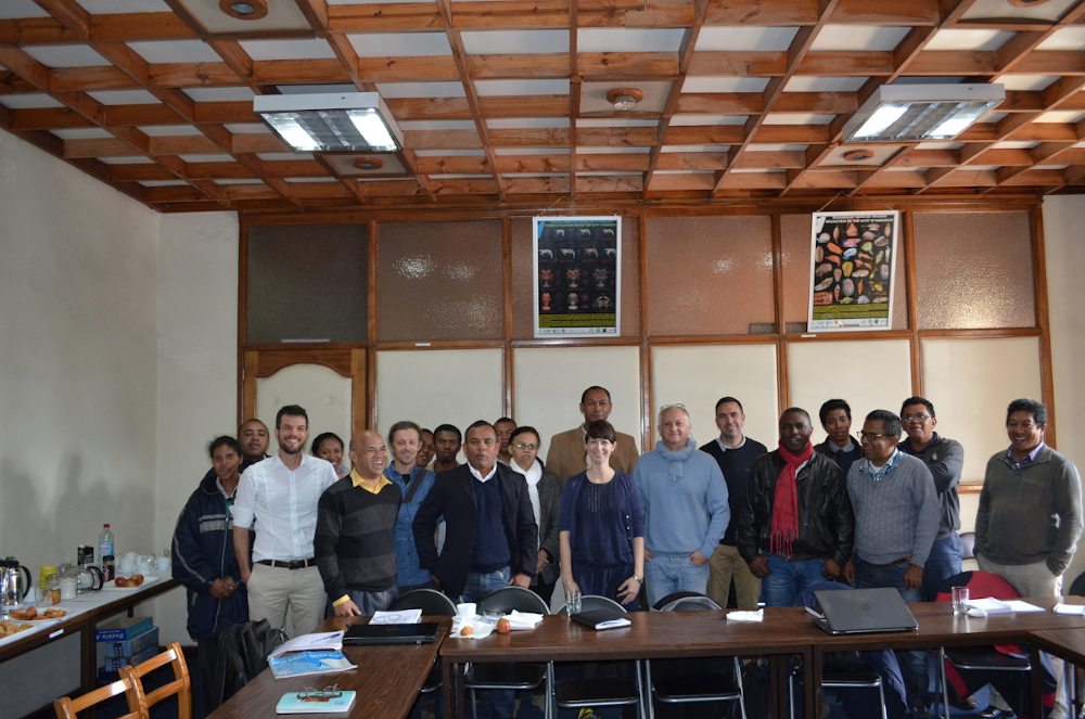 Participants à la réunion de présentation des avancées du projet, le 3 Juin 2016 à Antananarivo. Les participants incluent des chercheurs, étudiants, membres d’ONG environnementales ou institutions nationales.